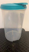 Load image into Gallery viewer, Sterilite One-Gallon Round Pitcher, Clear Base with Blue-Atoll (Teal) Lid
